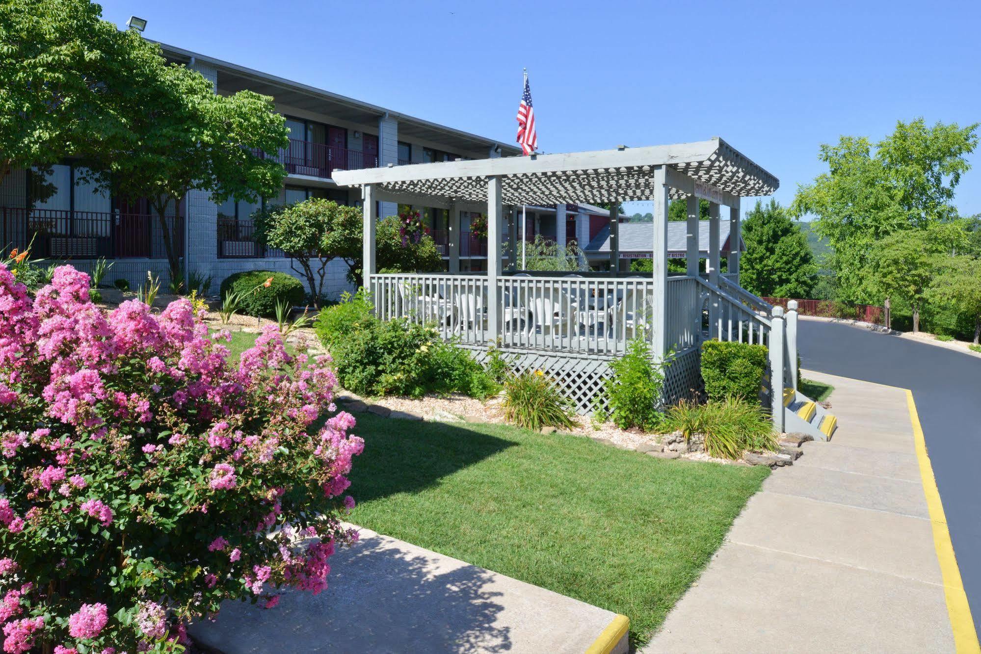 Ramada By Wyndham Branson Motel Exterior photo