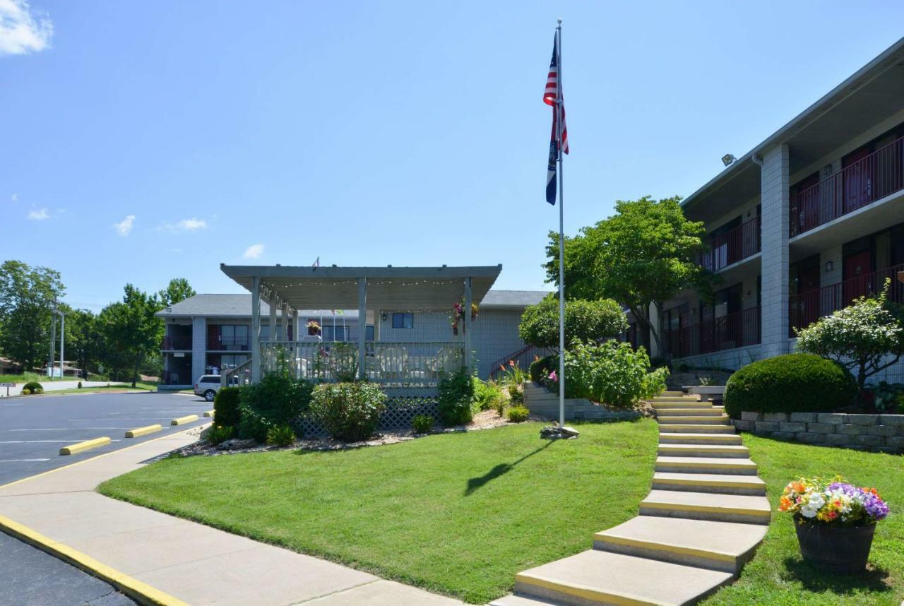 Ramada By Wyndham Branson Motel Exterior photo