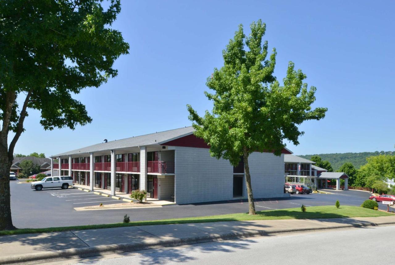 Ramada By Wyndham Branson Motel Exterior photo