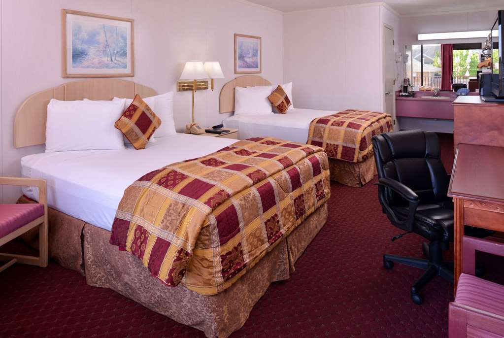 Ramada By Wyndham Branson Motel Room photo